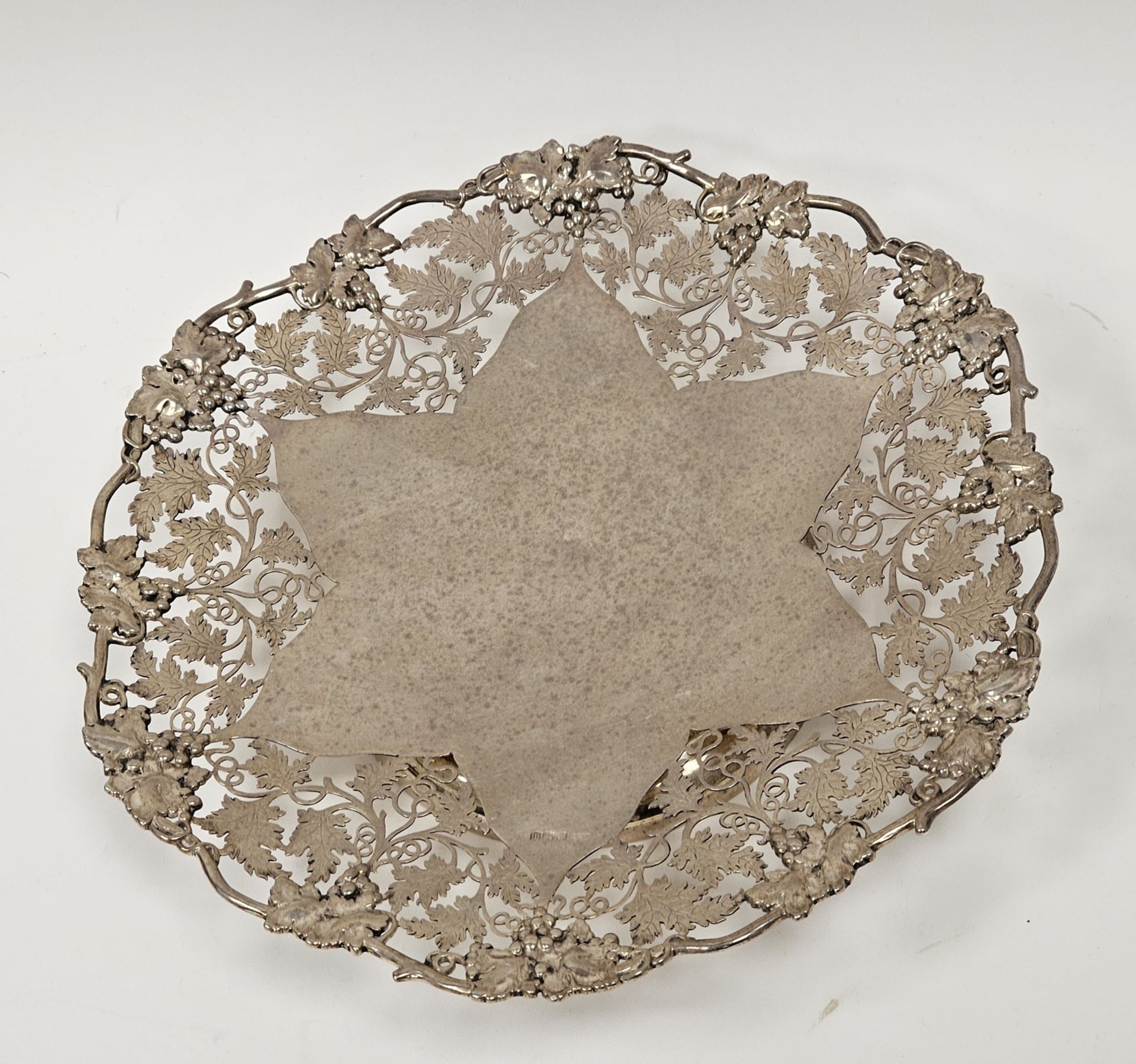 Silver pedestal dish by Atkin Bros, Sheffield 1929 of shaped circular form, the moulded and - Image 2 of 4