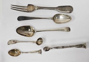 Pair Georgian silver spoon-end sugar nips, two various silver dessert spoons, Old English pattern, a