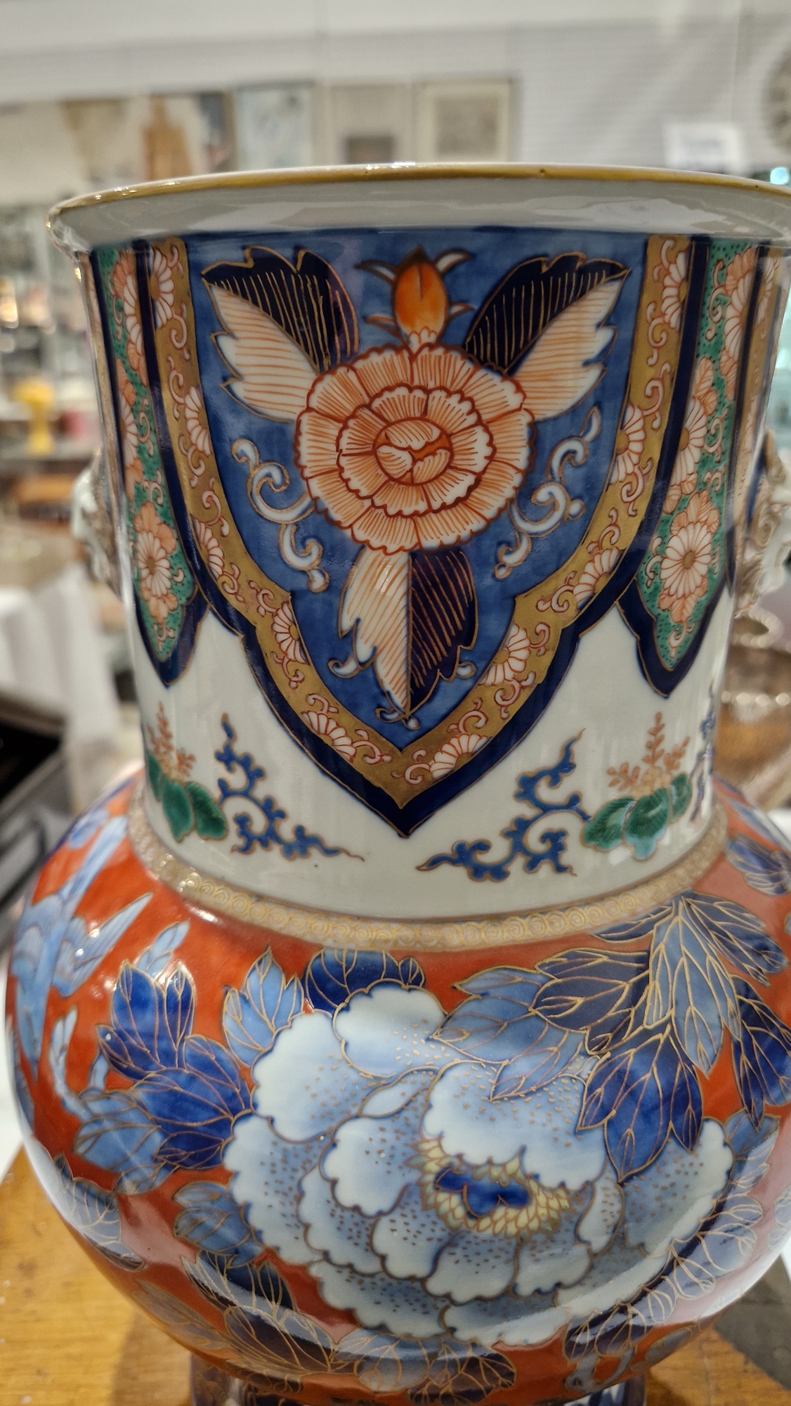 20th century Japanese imari vase, four-character mark in underglaze blue to base, painted with - Image 10 of 13