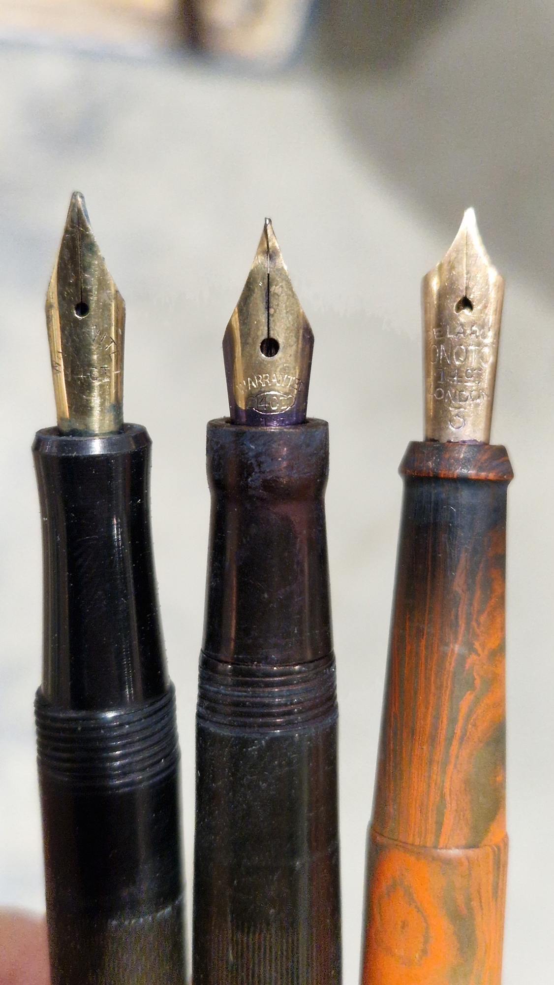 Collection of vintage fountain pens, including: Swan, Quick Drying Ink Co., Mentmore, including 14CT - Image 4 of 7