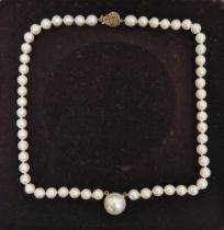 String of cultured pearls with central large mounted blister pearl, on 9ct gold clasp, cased