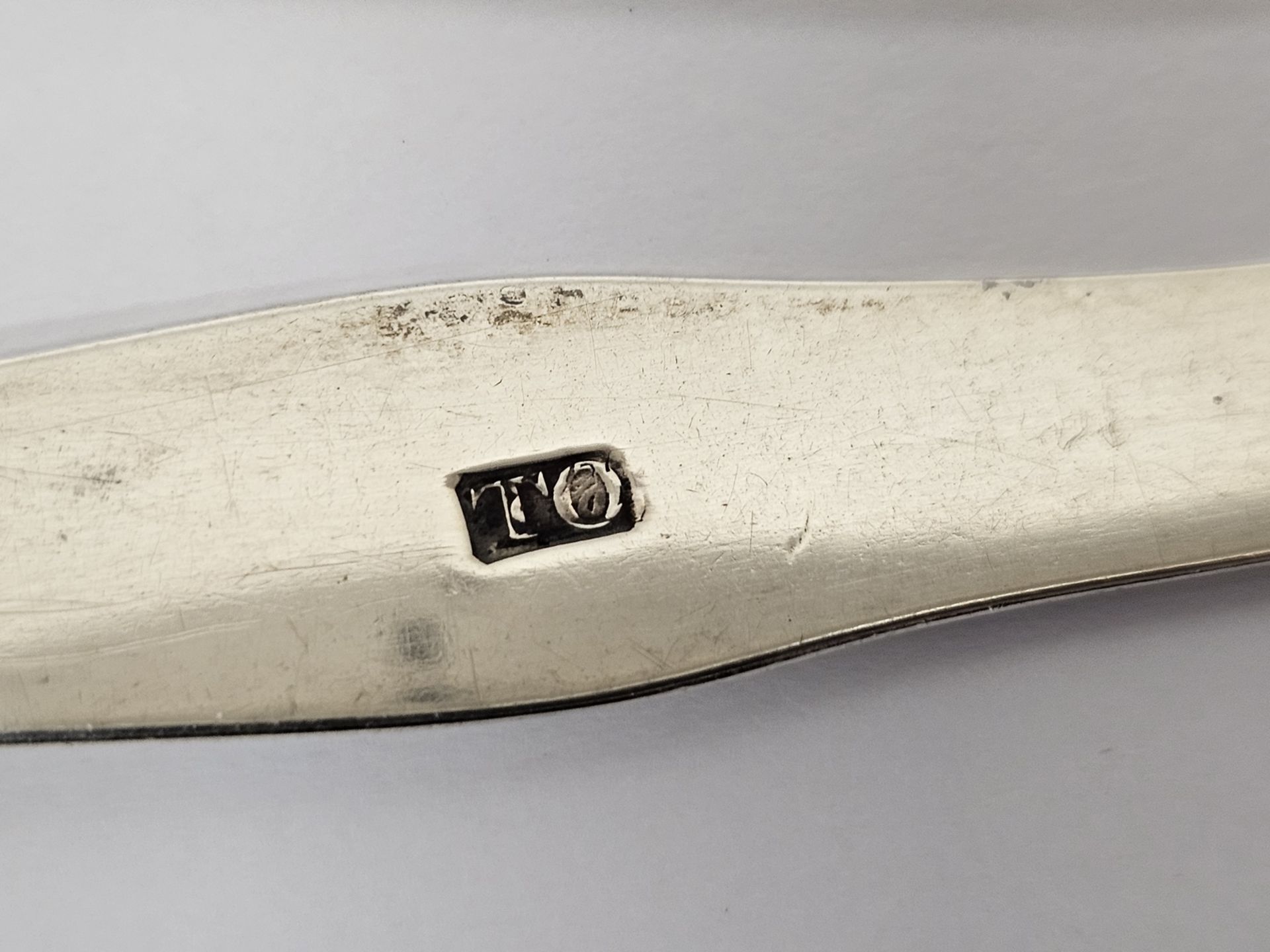 Pair of George III silver bright cut sugar tongs by Thomas Oliphant, 1ozt approx. - Image 4 of 4