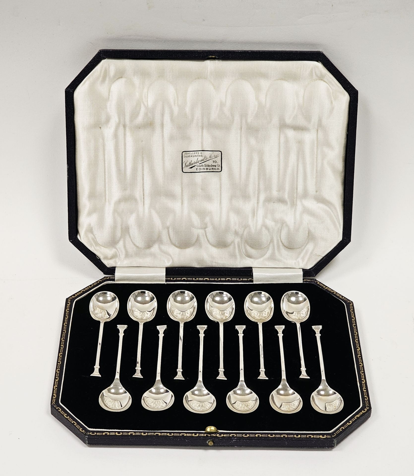 Set of six silver teaspoons with seal tops, cased, hallmarked Sheffield 1926, makers marks for