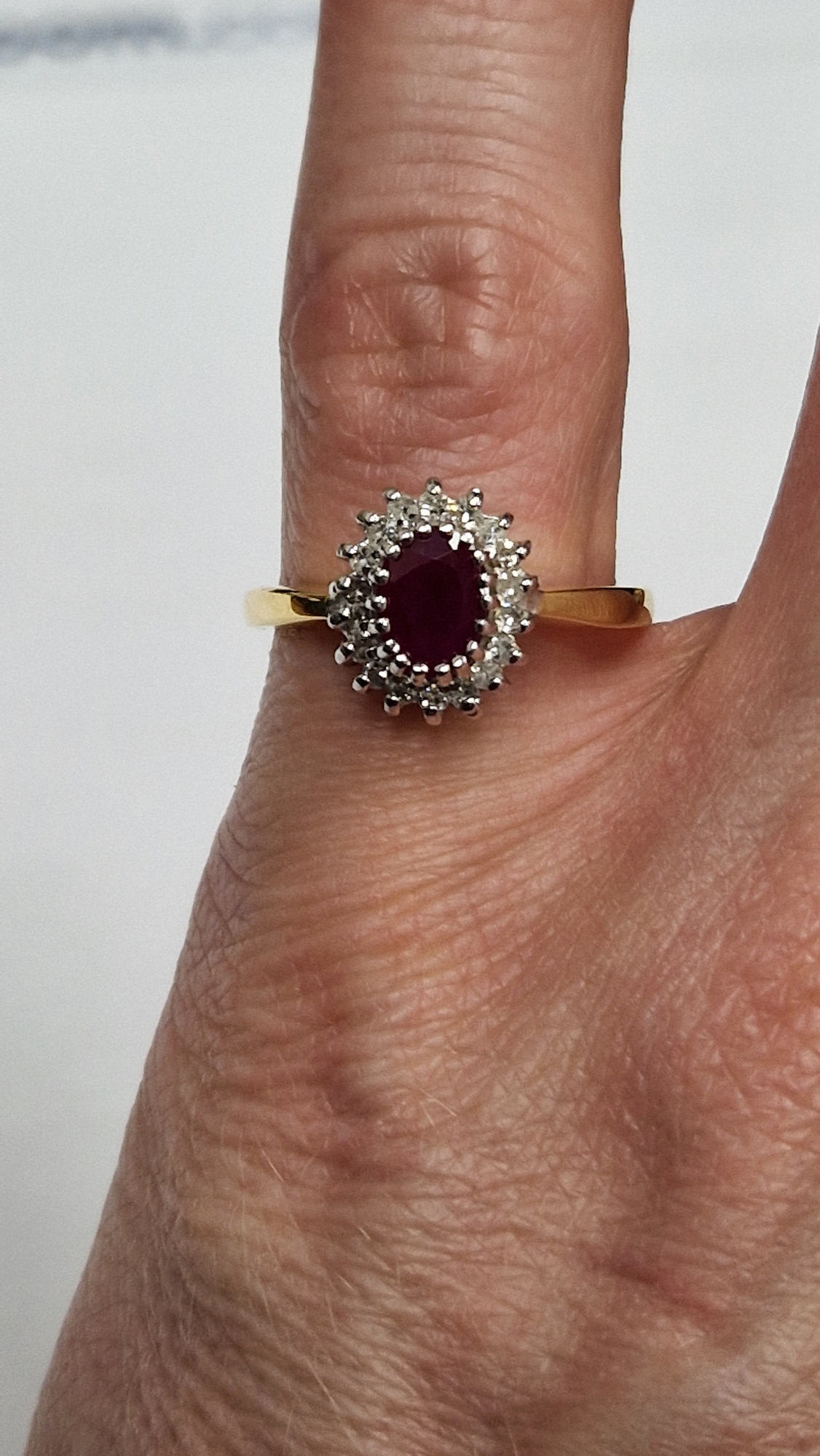 18ct gold, red stone and diamond cluster dress ring  Condition Report Good overall condition. - Image 7 of 8