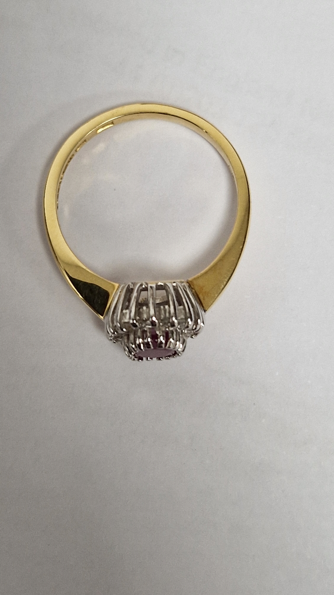 18ct gold, red stone and diamond cluster dress ring  Condition Report Good overall condition. - Image 3 of 8