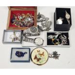 Sundry gent's and lady's wristwatches, enamel floral brooch and sundry costume jewellery (1 box)