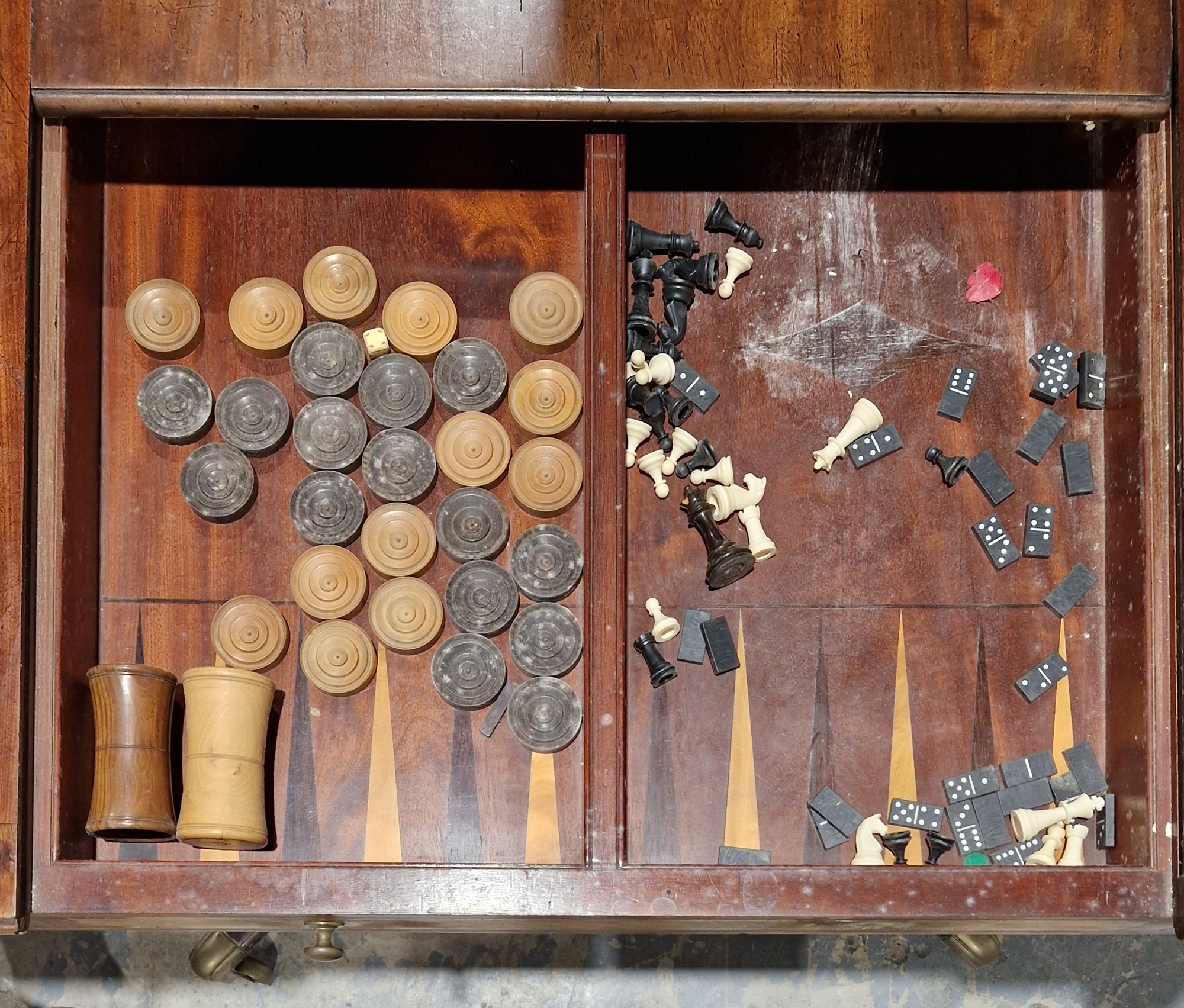 George IV mahogany games table, the centre panel to the top inlaid with chess sliding to reveal - Image 2 of 2