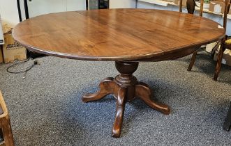 20th century stained hardwood extending dining table of circular form, raised on four cabriole legs,