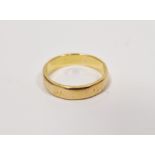 22ct gold wedding ring, 4.6g, size M