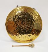 Brass gong with a shammy leather beater, diameter 36.5cm Condition Report Diameter 36.5cm