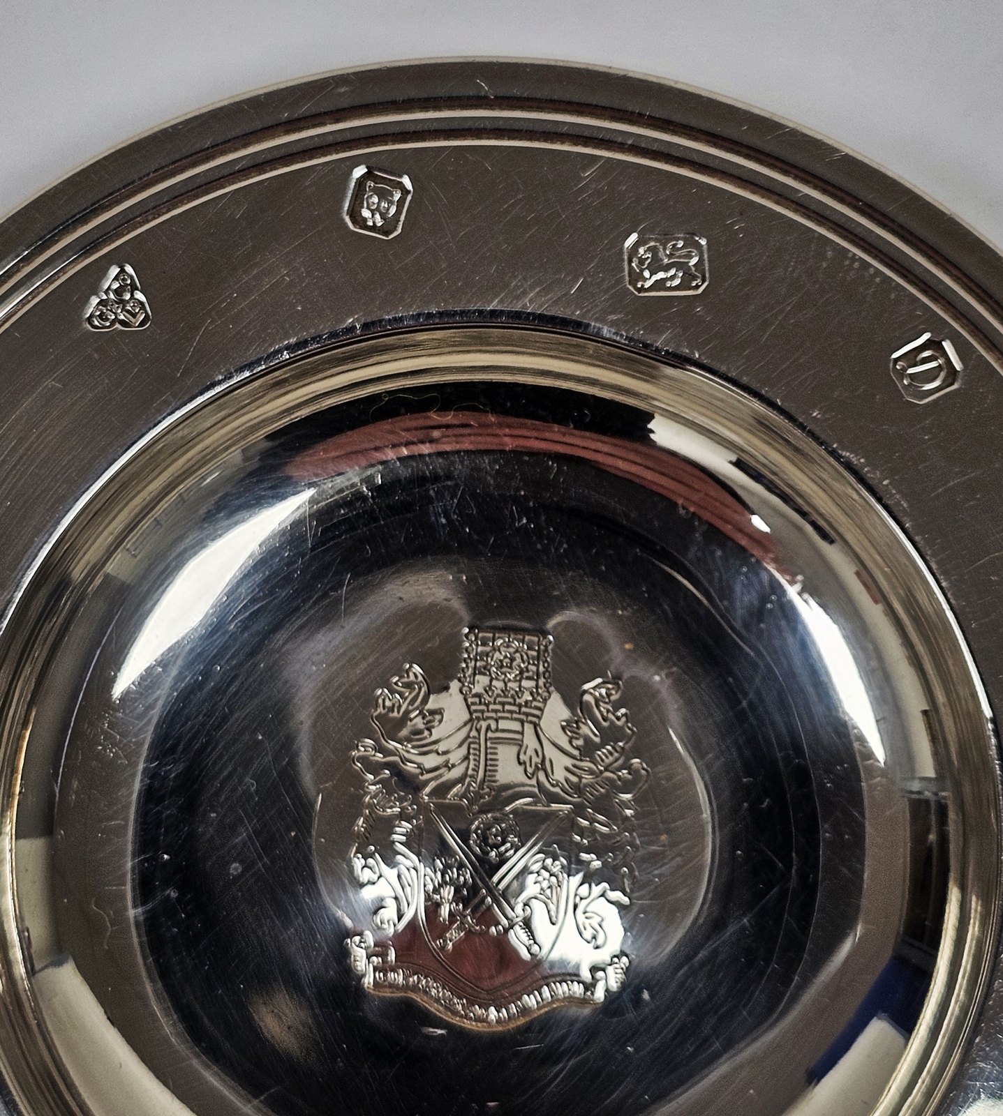 A Queen Elizabeth II commemorative silver ashtray/dish, Edinburgh 1977, approximately 7.5cm - Image 2 of 4