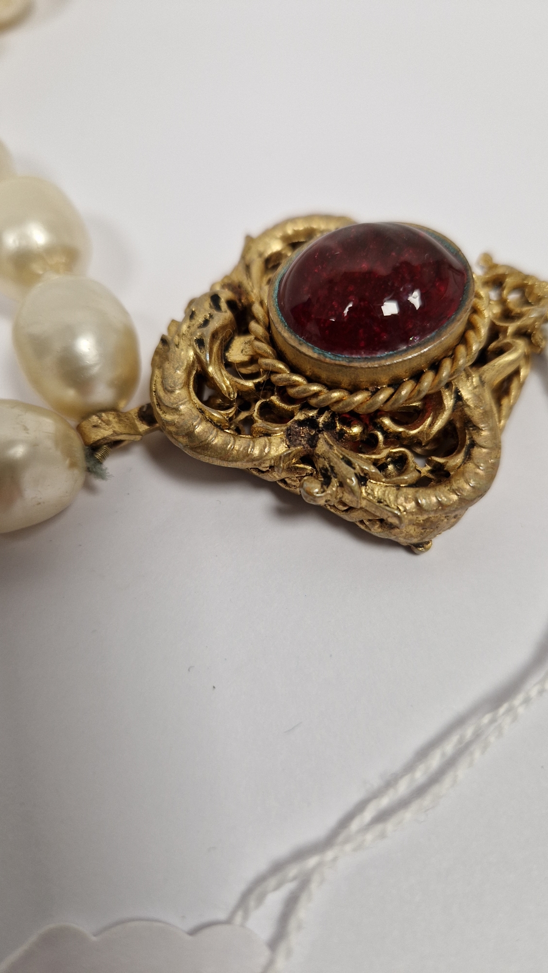 1980's Chanel simulated blister pearl and garnet choker necklace, formed of large oval faux pearl - Image 11 of 18