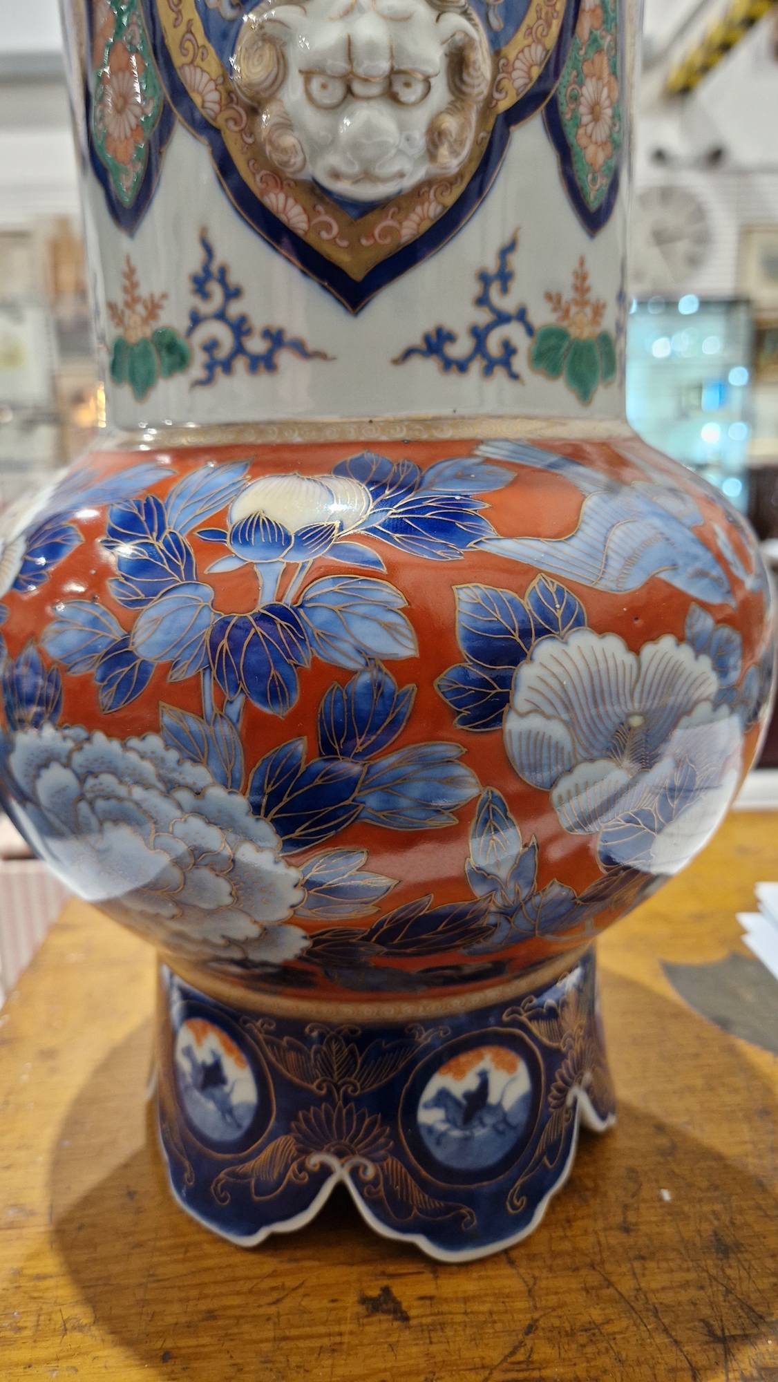 20th century Japanese imari vase, four-character mark in underglaze blue to base, painted with - Image 9 of 13