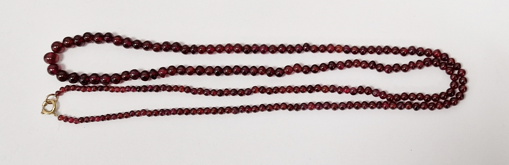 Garnet bead necklace, single-strand, graduated, 84cm