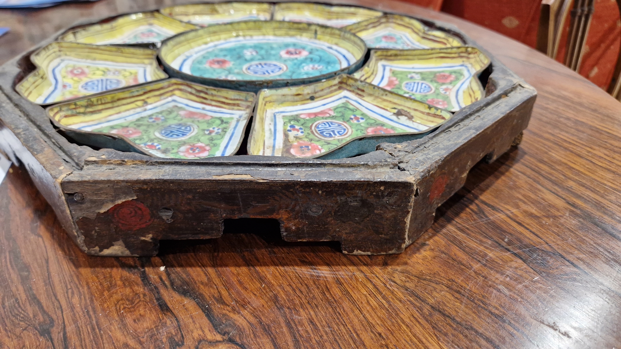 Canton enamel sweetmeat set in black lacquer octagonal box and cover, Qing dynasty, comprising: a - Image 56 of 57