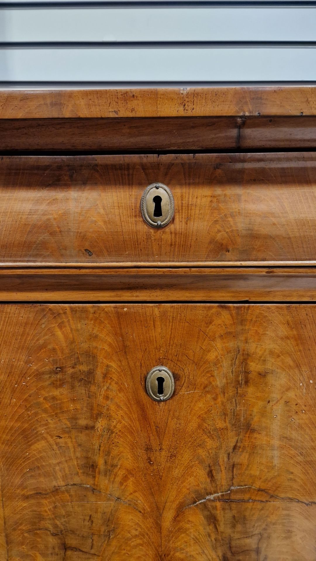 Empire-style walnutwood secretaire a abattant with ovolo cornice, ogee-fronted frieze drawer above - Image 6 of 47