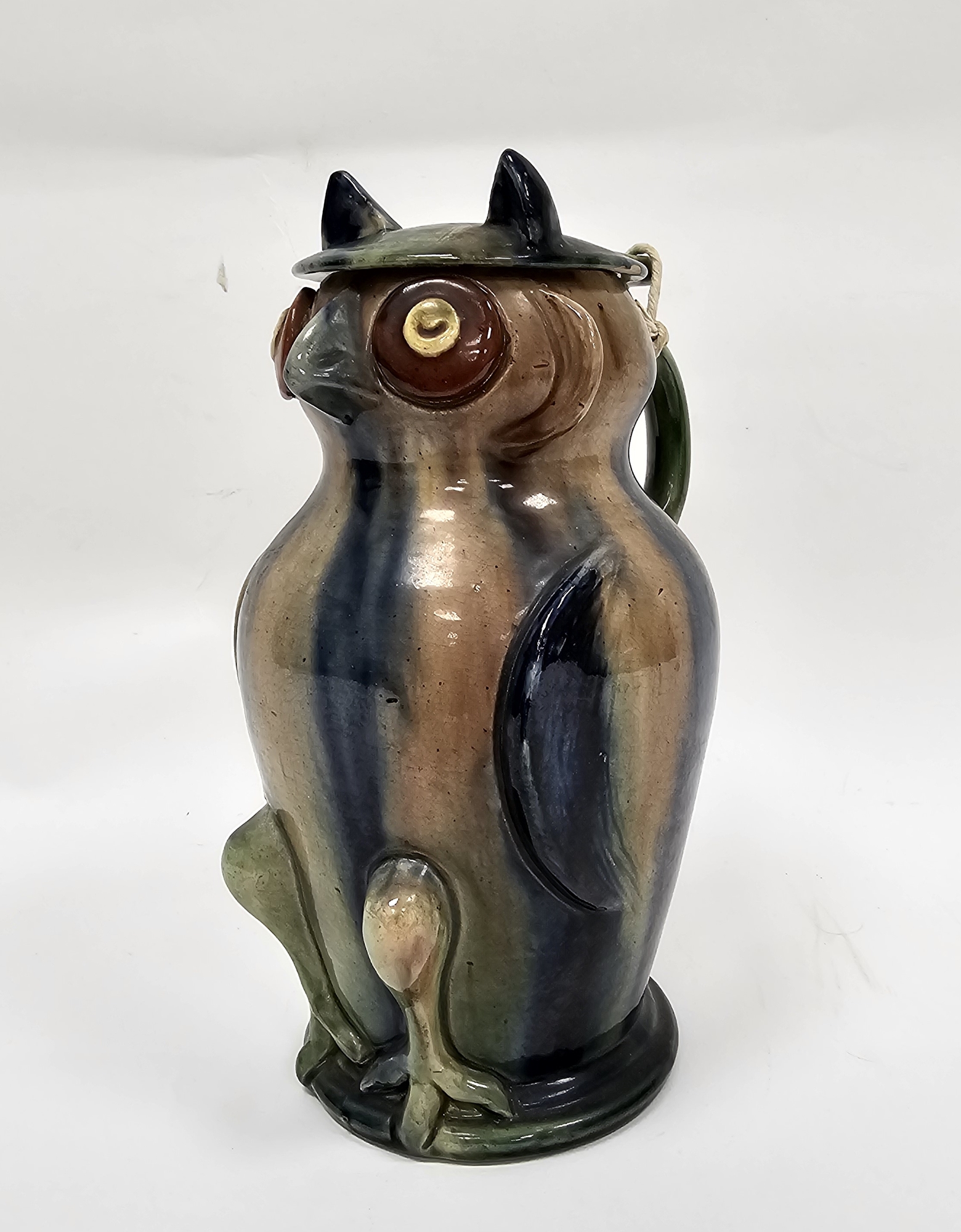 Continental pottery owl jug and cover, circa 1900, impressed shape no.386, indistinct factory mark - Bild 6 aus 8