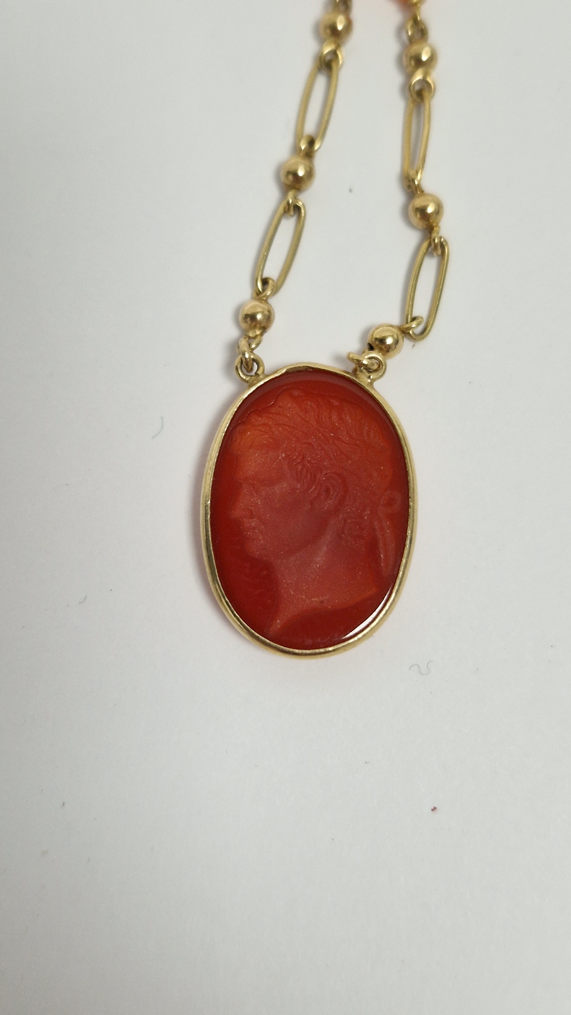 9ct gold and cornelian chain and cornelian cameo pendant and a 9ct gold elongated link chain - Image 2 of 6