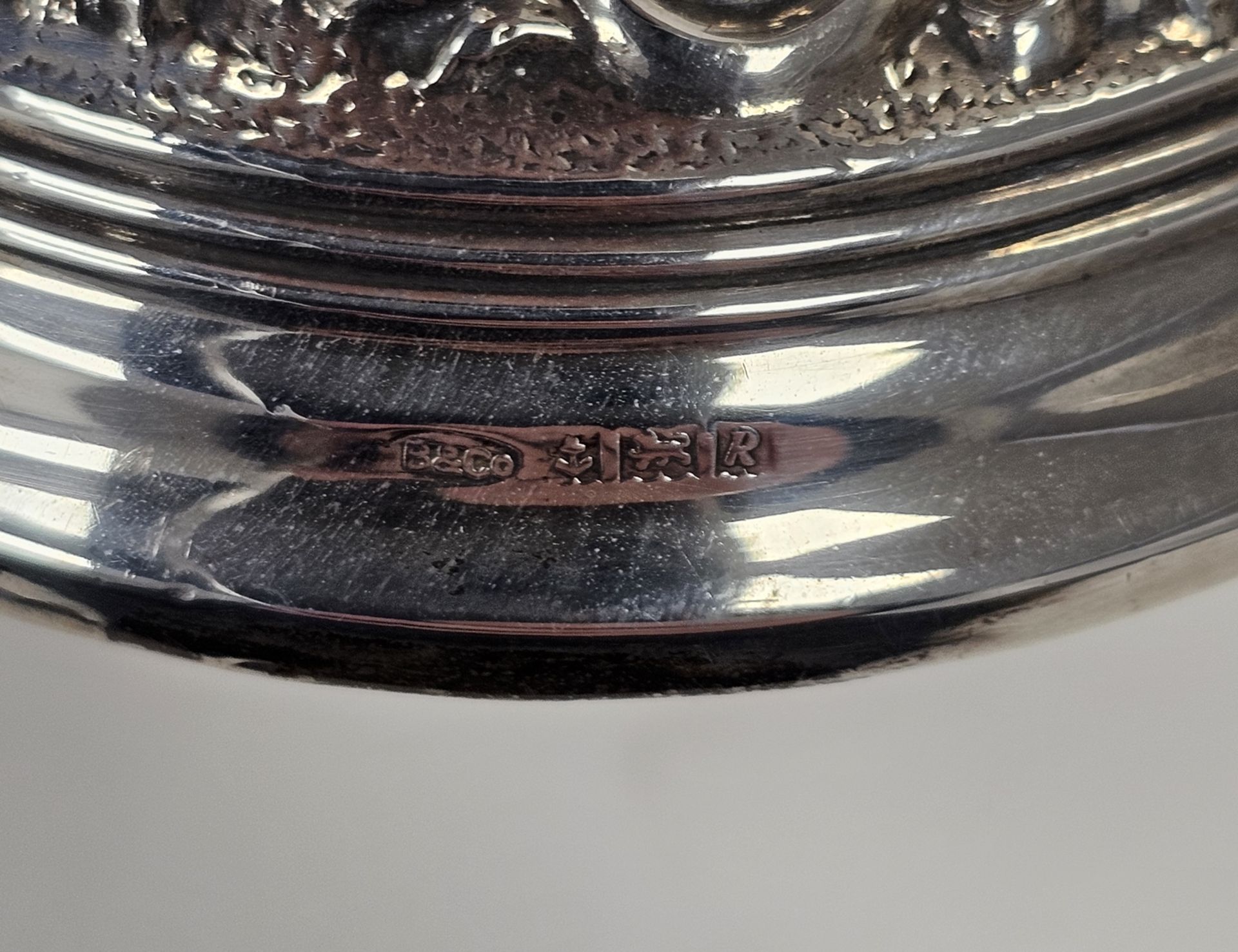 Pair of Elizabeth II silver candlesticks embossed scrolling and acanthus motifs, Birmingham 1966 - Image 3 of 3