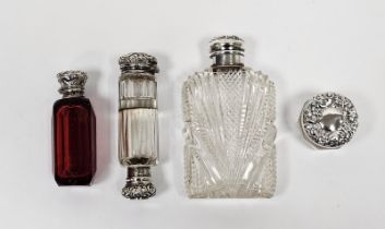 Victorian silver-mounted double-ended glass scent flask with clear glass body and the silver