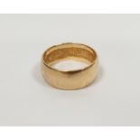 18ct gold wide wedding band, 6g, size O1/2