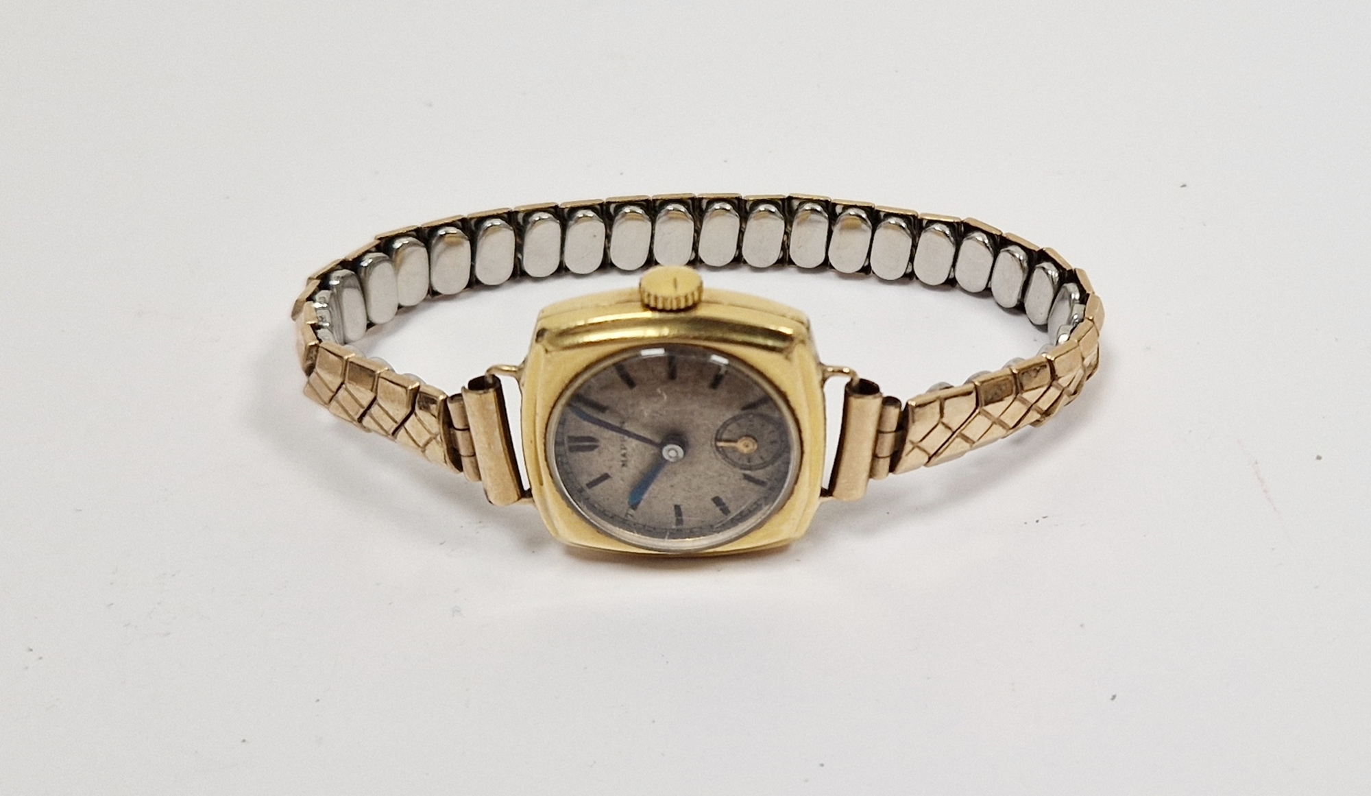 Early 20th century 18ct gold cased lady's wristwatch, the circular dial with painted baton hour