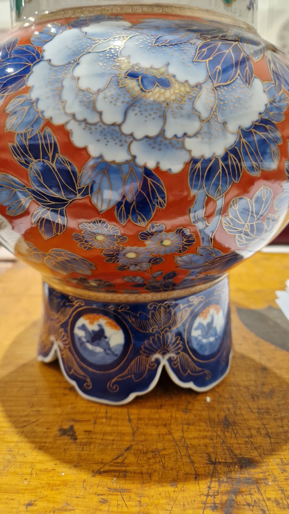 20th century Japanese imari vase, four-character mark in underglaze blue to base, painted with - Image 11 of 13