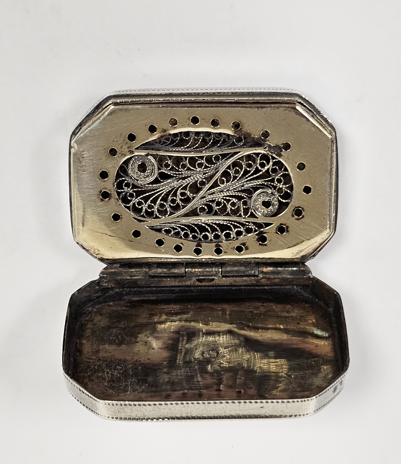 George III silver vinaigrette by Samuel Pemberton, Birmingham 1801, of rectangular form with - Image 3 of 5