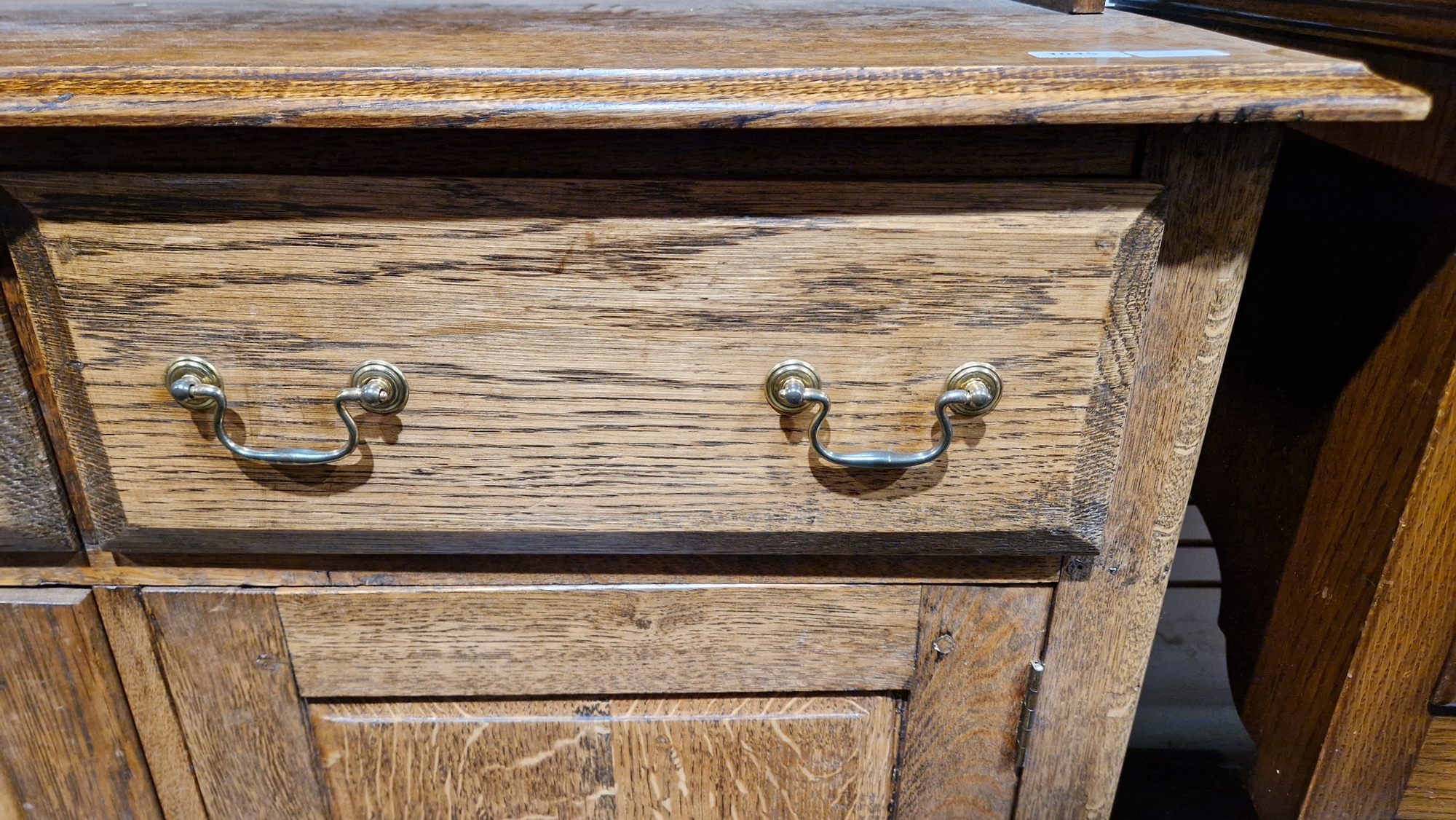 Oak Welsh dresser with two-tier platerack over two short drawers and a two-door cupboard, brass - Image 7 of 13