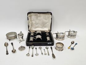 Cased silver condiment set by the Angora Silver Plate Company, Birmingham 1938, comprising two small