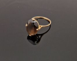 9ct gold and smoky quartz stone ring set oval cut stone Condition Report Ring size - W