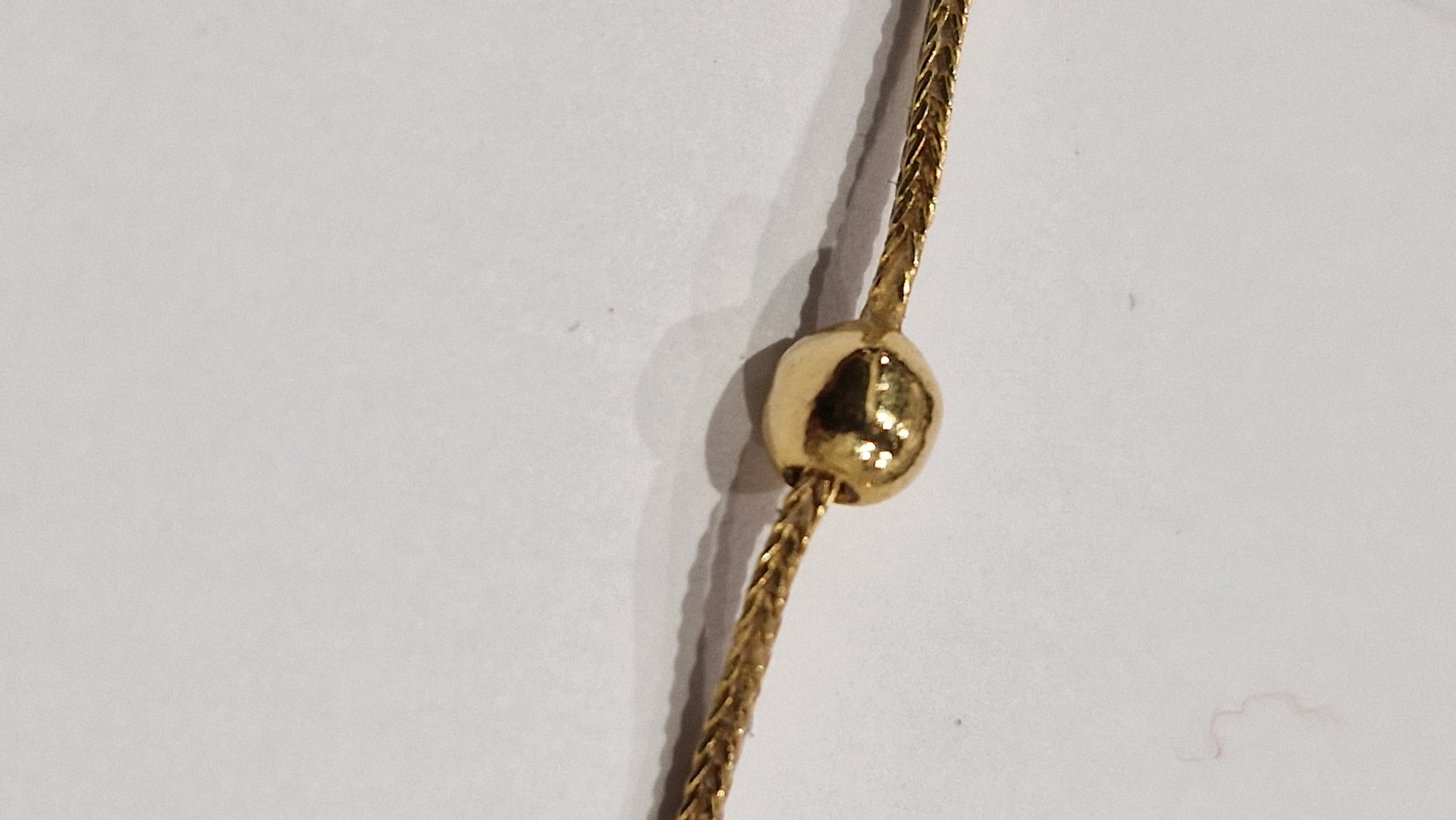 18ct gold herringbone and ball-pattern chain necklace, 5g  Condition Report Length approx. 40cm - Image 6 of 6