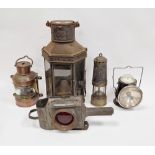 Various vintage lamps - to include a Miner's lamp, a ship's lantern, railway lamp , handheld, a