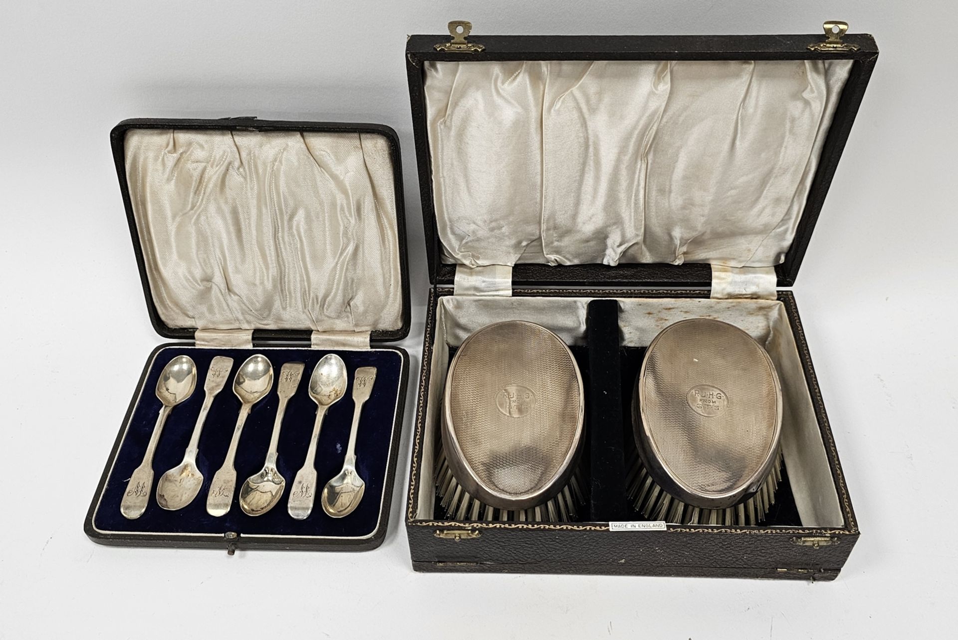 Five George IV silver fiddle pattern egg spoons by William Eaton, London 1824 and one other - Image 2 of 4