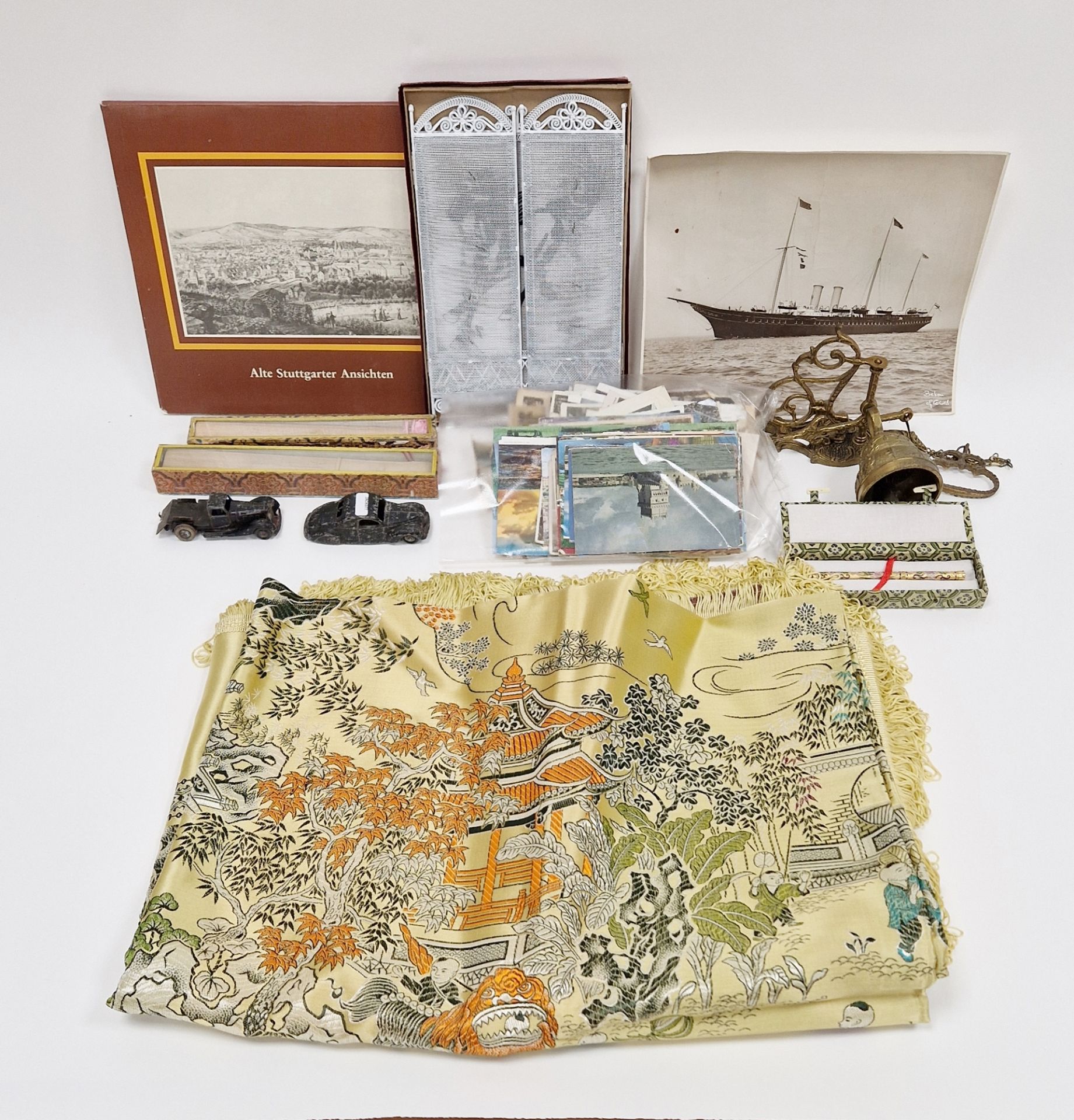 Modern machine made Chinese table cover/wall hanging with a fringe, two boxed souvenir fans, a boxed - Image 2 of 2