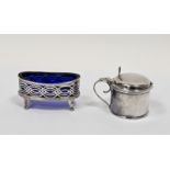 Victorian silver oval salt and an Edward VII cylindrical mustard pot, each with blue glass liner,