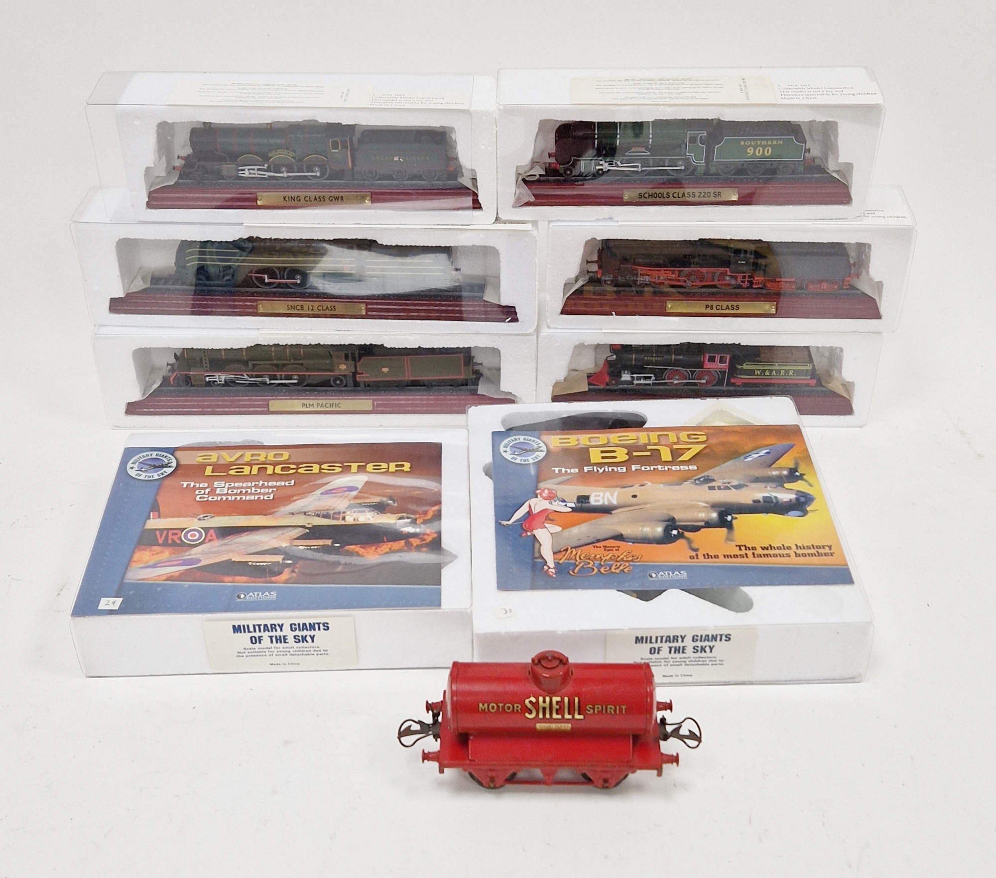 Boxed atlas edition 'Avro Lancaster', Boeing B17, models of trains, collectable model locomotive