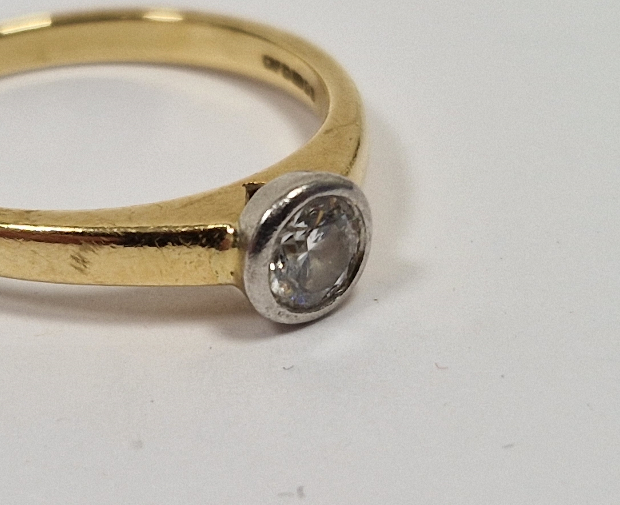 18ct gold solitaire diamond ring, the collet set stone approx. 0.35ct, ring size 'O' approx 3.4g - Image 5 of 6