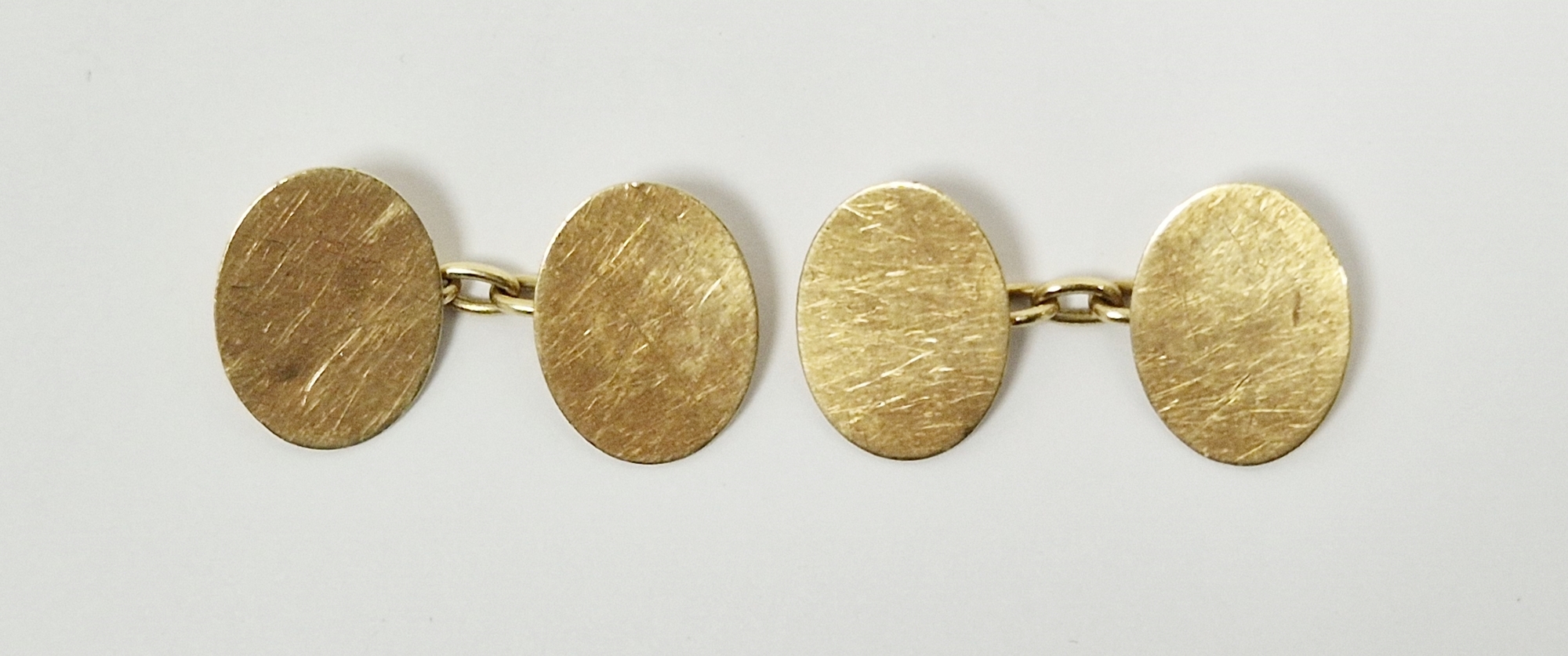 Pair 18ct gold, oval and chain pattern cufflinks with plain ends, 6.4g approx.  Condition Report