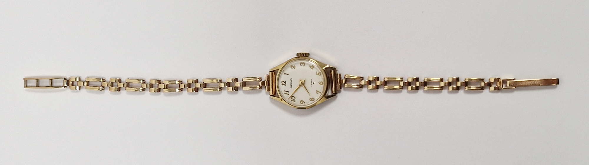 Vintage lady's Seiko wristwatch, the circular cream dial having Arabic hour markers, quartz