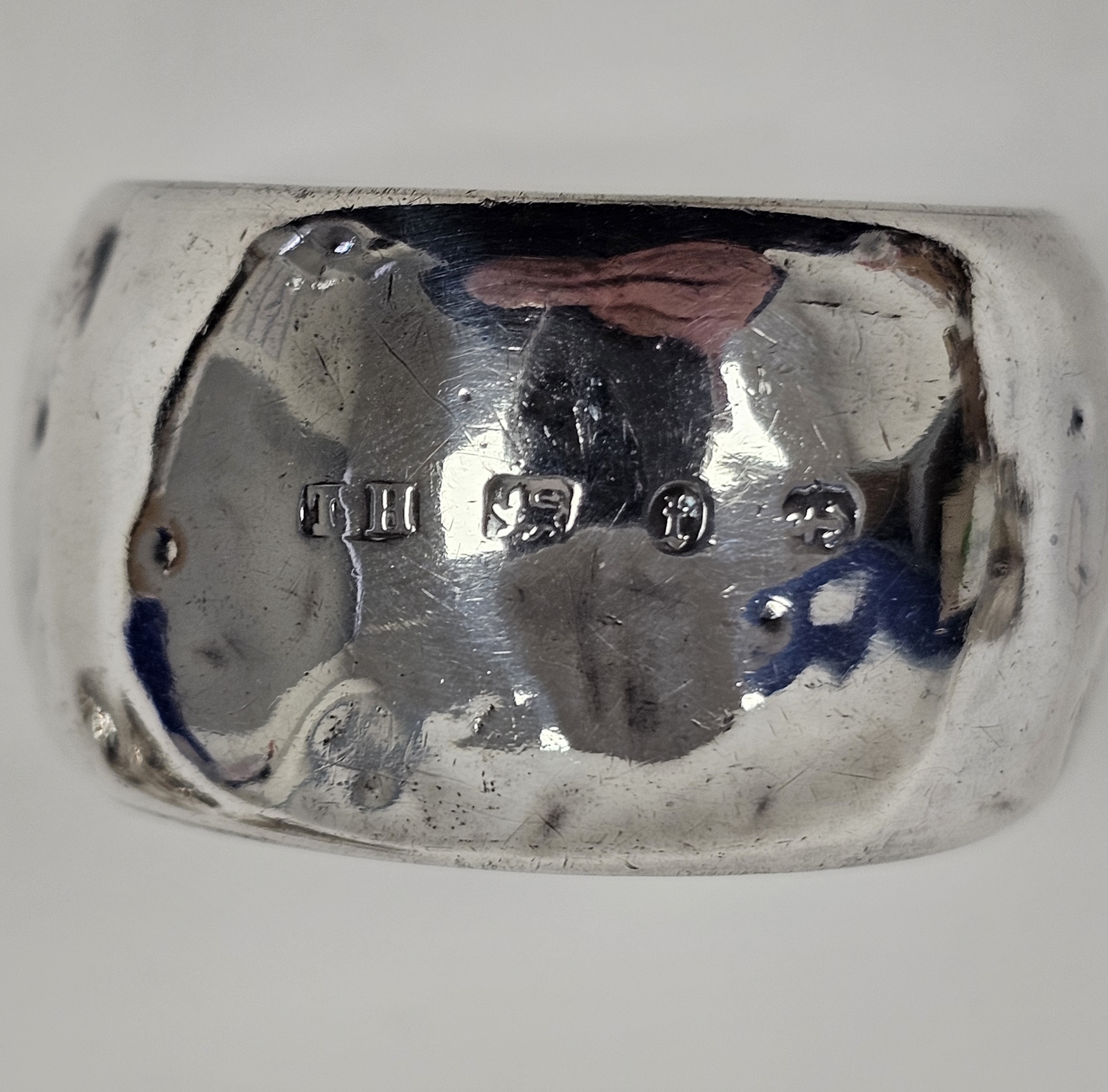 George V Silver Jubilee commemorative silver napkin ring by Asprey & Co Ltd, London 1935, of plain - Image 5 of 7