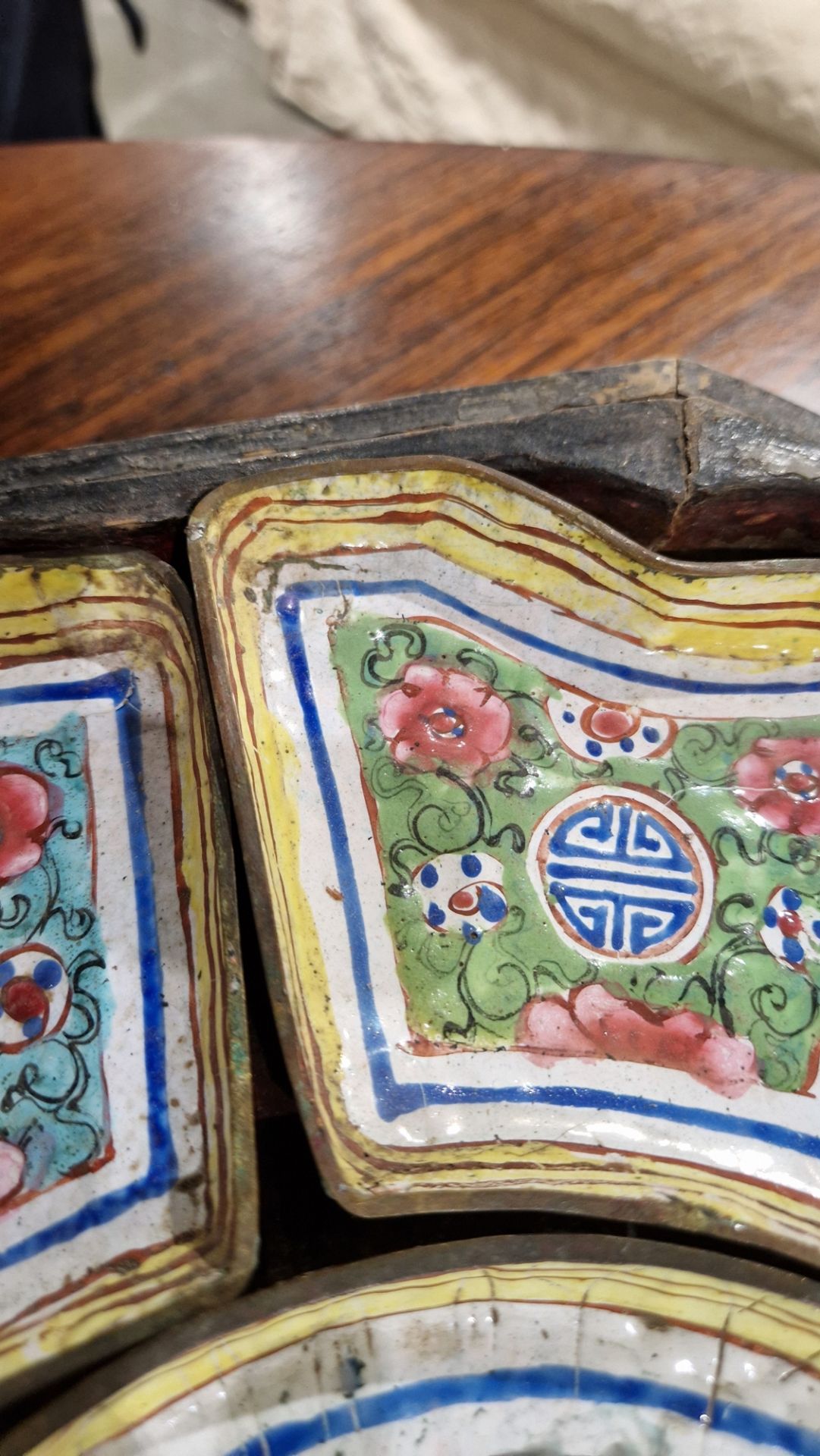 Canton enamel sweetmeat set in black lacquer octagonal box and cover, Qing dynasty, comprising: a - Image 32 of 57