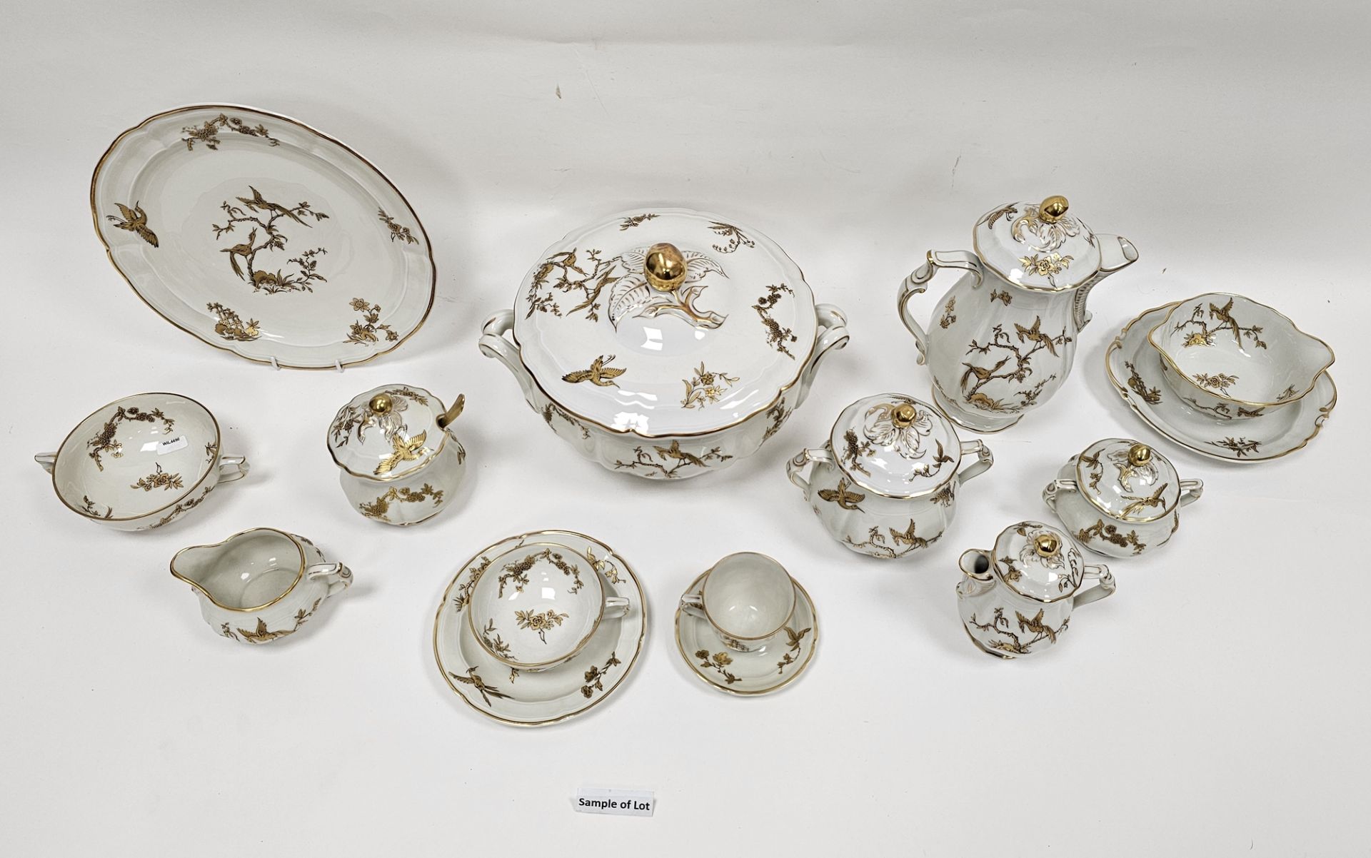 Extensive Limoges Bernardaud (B&C) porcelain 'Elizabeth' Golden Phoenix pattern part dinner and - Image 2 of 13