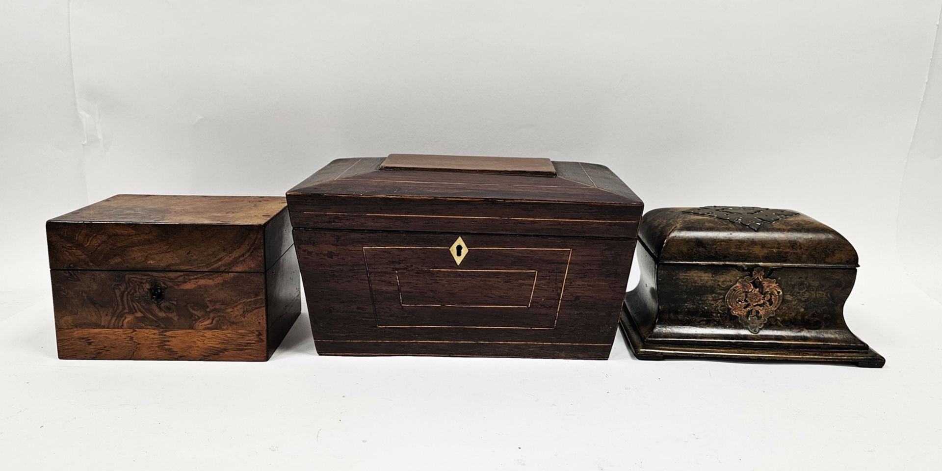 Mahogany and boxwood banded sarcophagus-shaped tea caddy, 28cm x 19cm x 16cm, a waisted burr