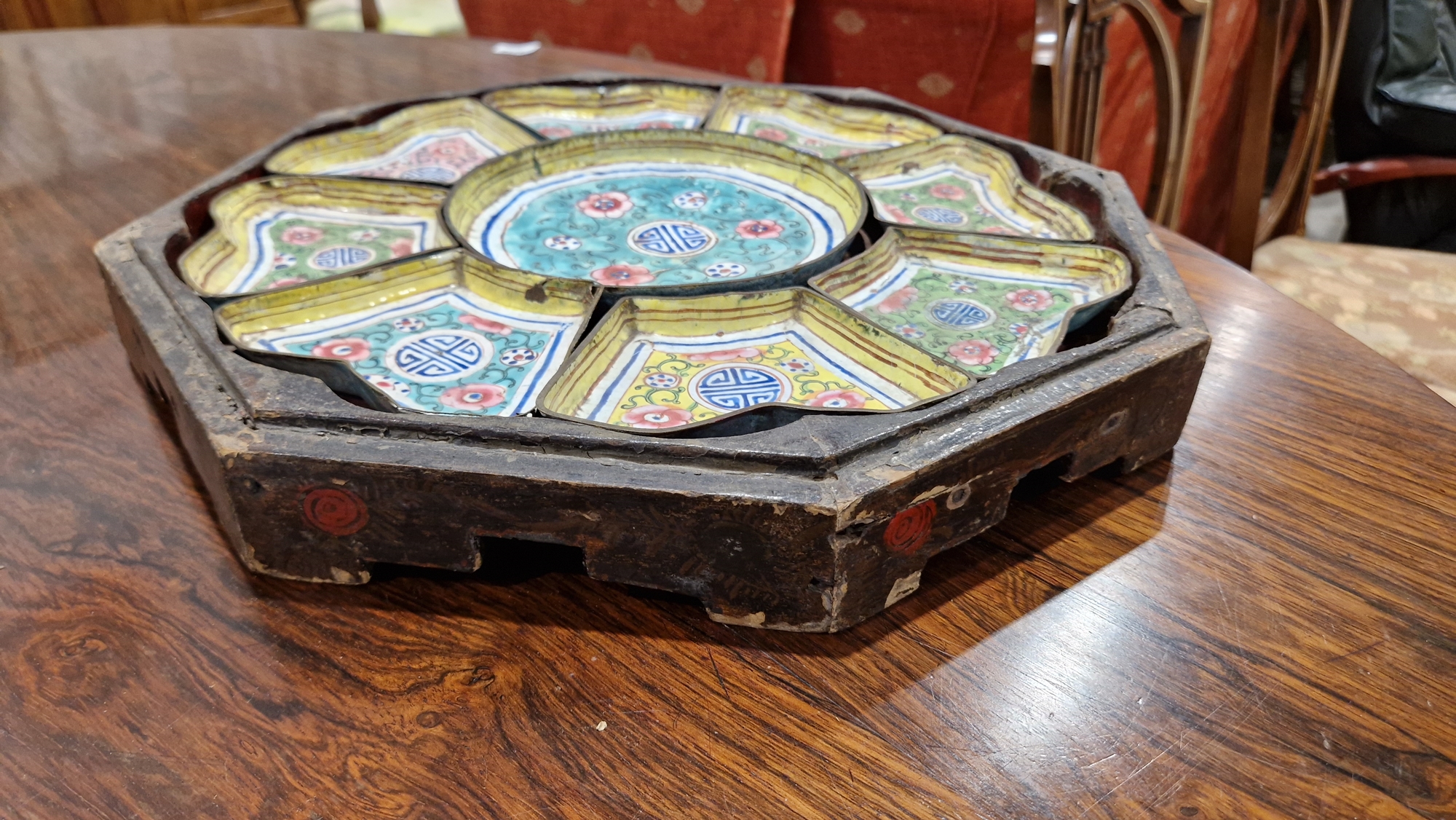 Canton enamel sweetmeat set in black lacquer octagonal box and cover, Qing dynasty, comprising: a - Bild 57 aus 57