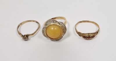 9ct gold and pink stone ring set three stones, 14K yellow and white stone dress ring, centre stone