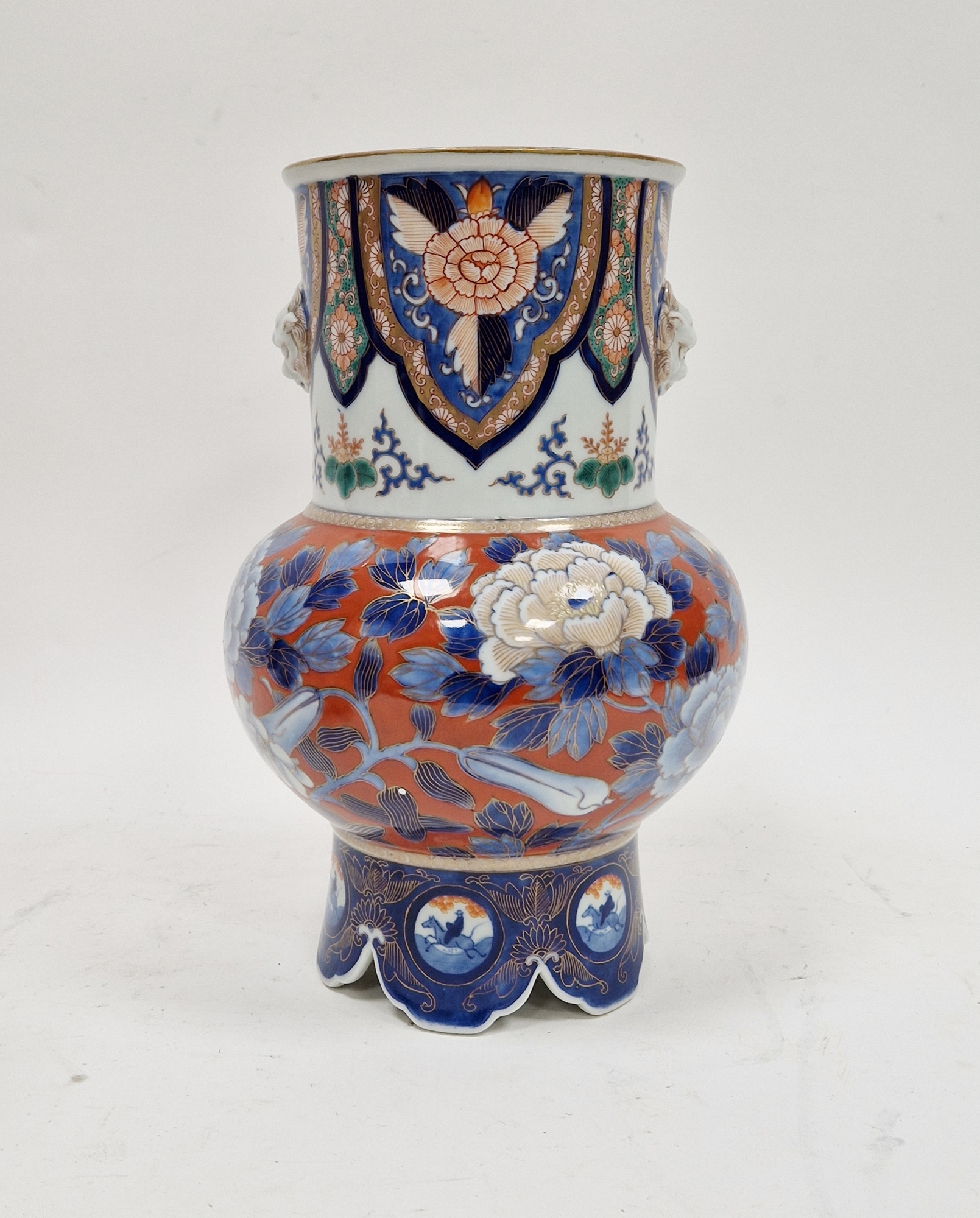 20th century Japanese imari vase, four-character mark in underglaze blue to base, painted with