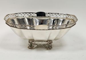 Edwardian silver fruit bowl, rounded oblong and having quatrefoil pierced and beaded border rim,