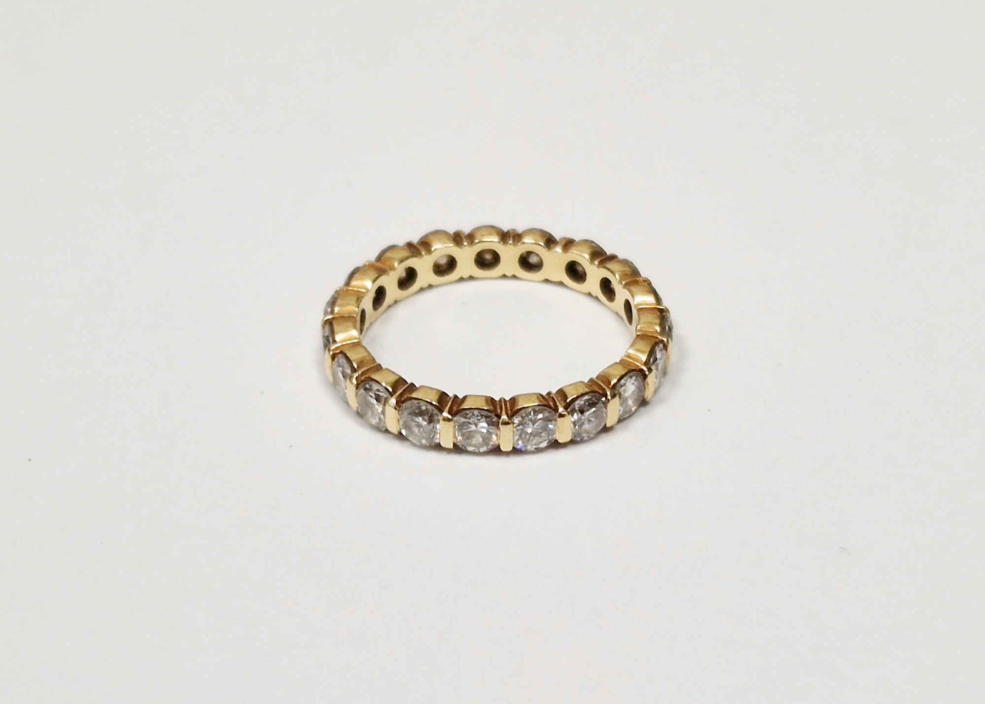 18ct gold and diamond full eternity ring, the 20 diamonds approx. 0.10ct each, approx 3.3g Condition