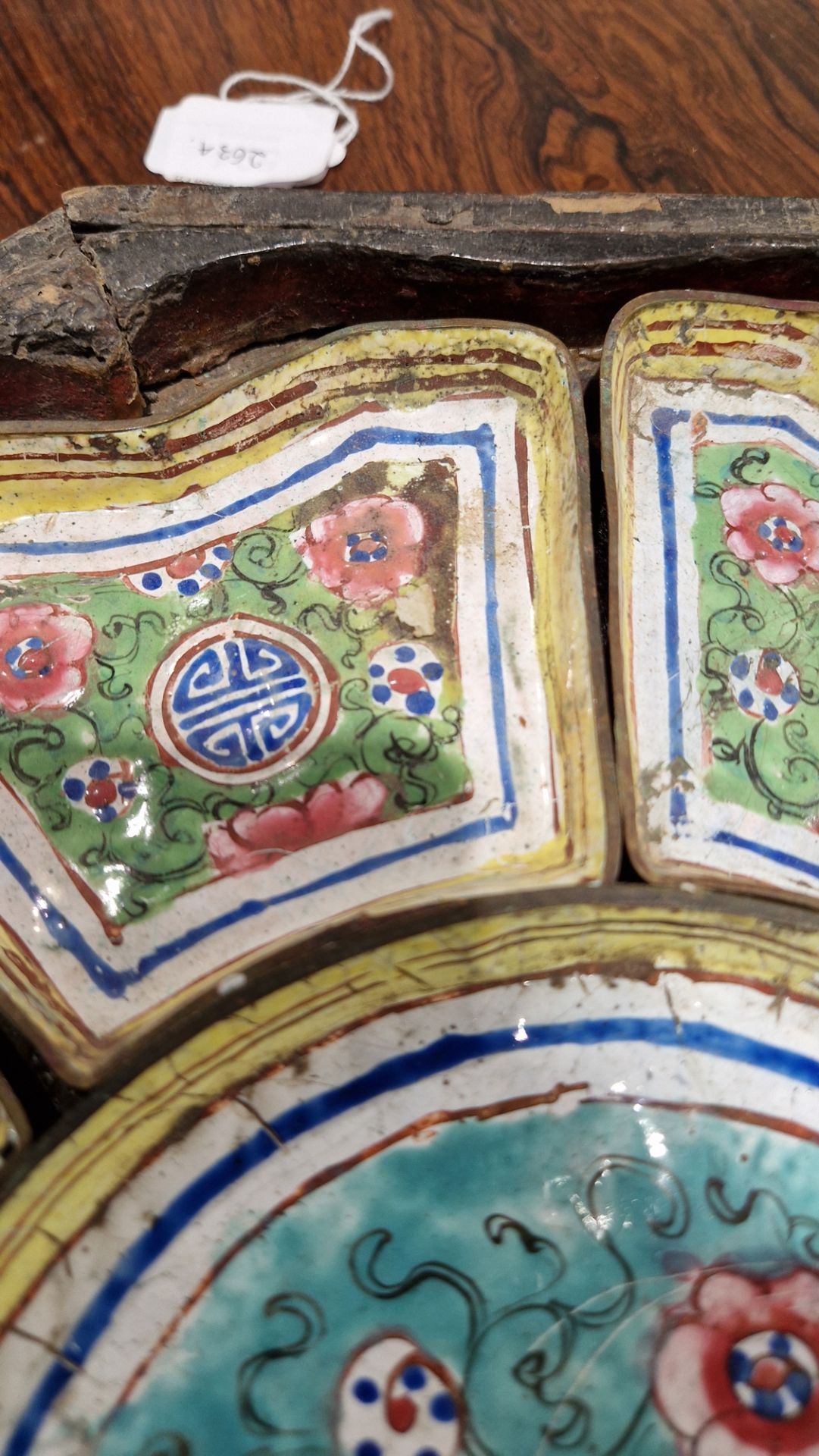 Canton enamel sweetmeat set in black lacquer octagonal box and cover, Qing dynasty, comprising: a - Image 29 of 57